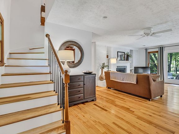 3rd image of 645 Stewart Valley Dr