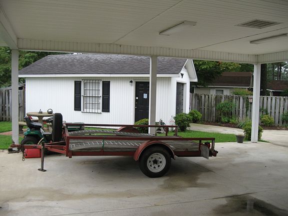 DETACHED GARAGE/WORKSHOP