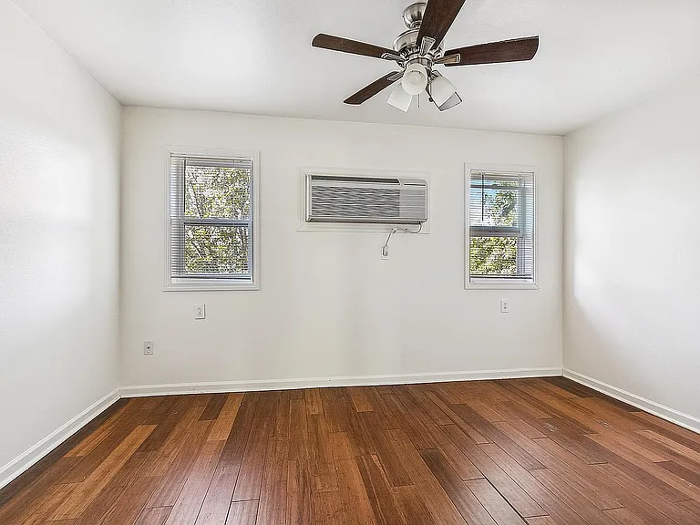1118 Monroe St #10 — Photo 7