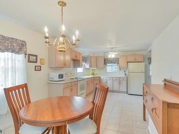 3rd image of 899 Green Pond Rd