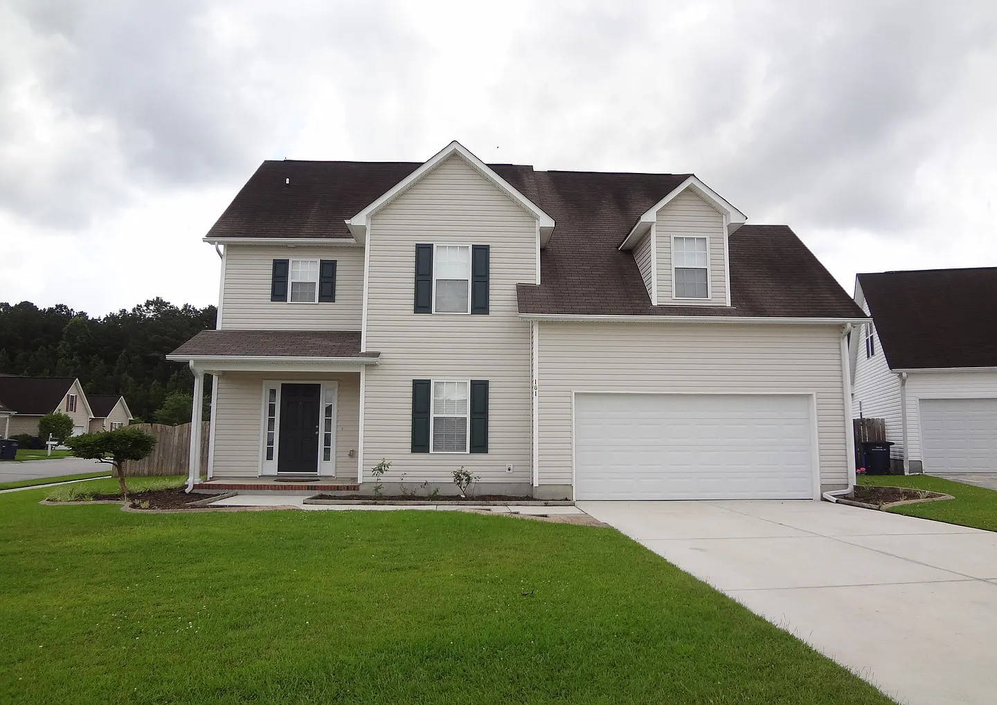 Beautiful Home in Jacksonville Commons — Photo 1