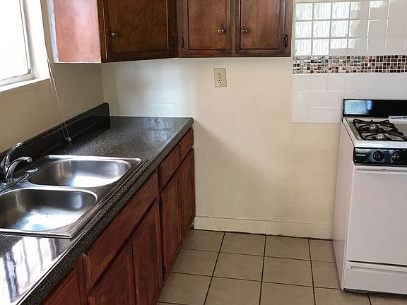 3rd image of 3057 Leeward Ave APT 01