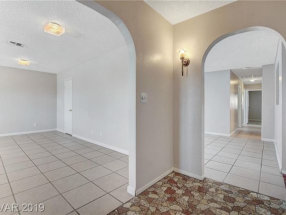4th image of 705 Slayton Dr