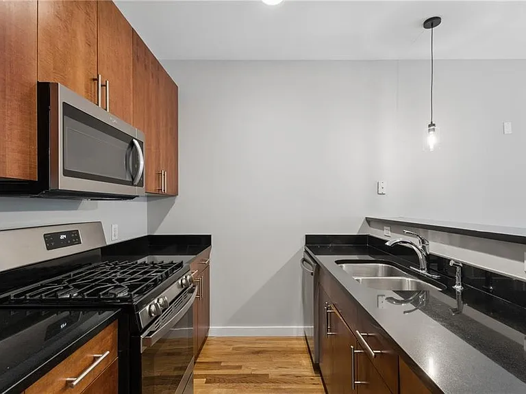 238 Walker St SW #37 — Photo 7