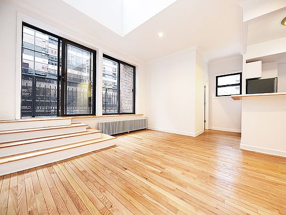 3rd image of 38 E 58th St #6A