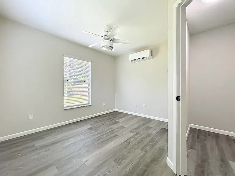 5342 Adanson St — Photo 4