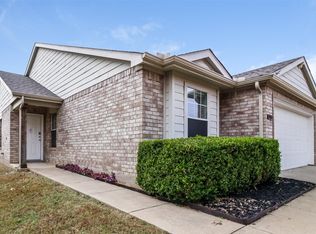8904 Tumbleweed Dr, Aubrey, TX 76227