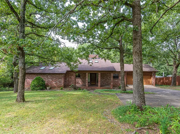 687 N Cliffside Dr, Fayetteville, AR 72701