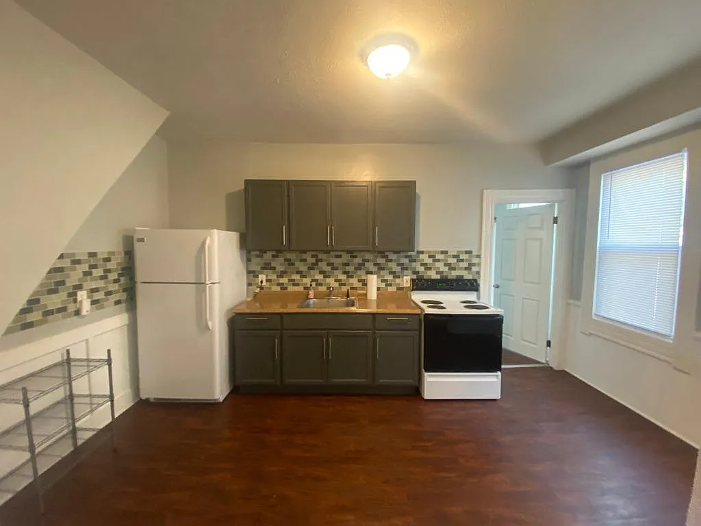 1 bed, 800 sqft, $1,250 — Photo 2
