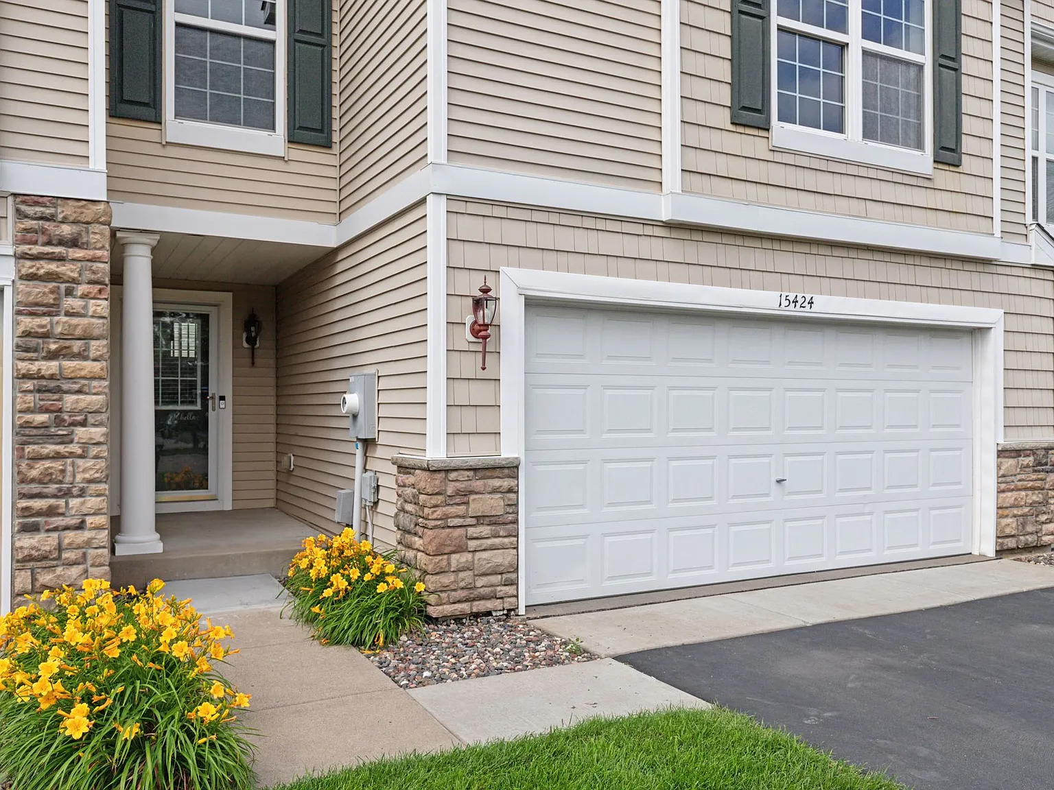 15424 Foster Drive N - 1 — Photo 2