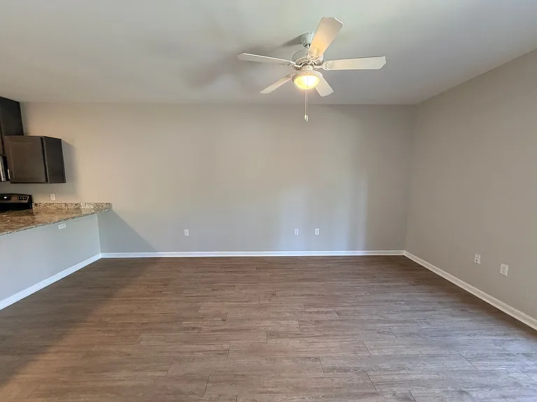 1023 W Gordon St #B3 — Photo 32