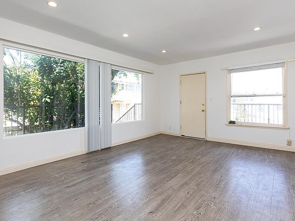 3rd image of 1827 Santa Ynez St APT D