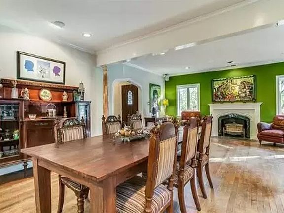 5th image of 5431 Mercedes Ave