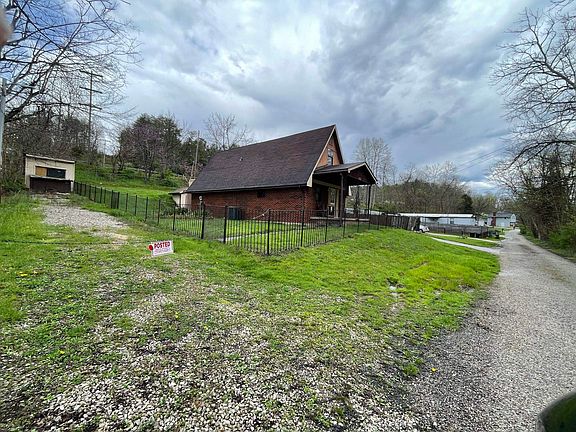 3rd image of 830 Old Town Branch Rd