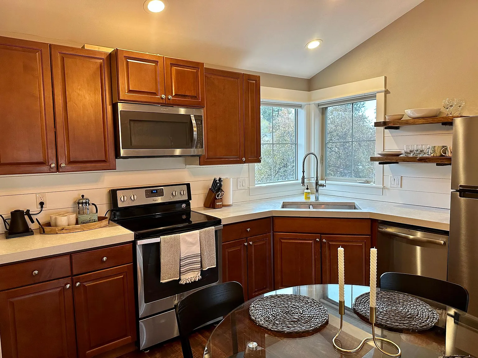 454 NE Burnside Ave — Photo 4