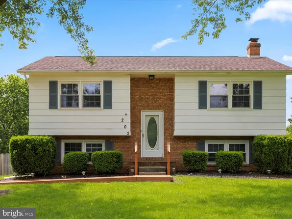 202 Ridgefield Ave, Stephens City, VA 22655