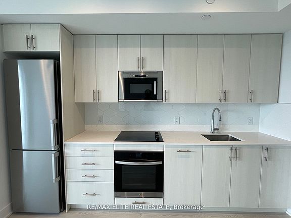2nd image of 2545 Simcoe St N #2715
