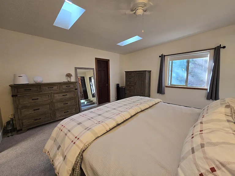 1060 Kings Crown Rd — Photo 13