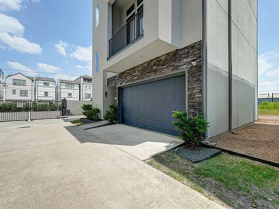 3rd image of 8409 Hempstead Rd #A