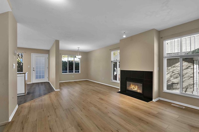 Surrey Townhouse for rent - 5 Bedrooms — photo 7