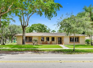 6851 Miami Lakeway S, Miami Lakes, FL 33014