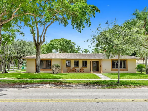 6851 Miami Lakeway S, Miami Lakes, FL 33014