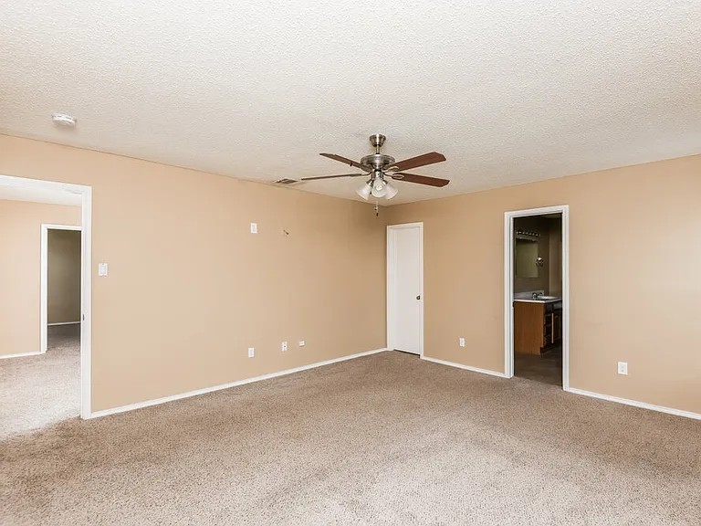 949 Canary Dr — Photo 15