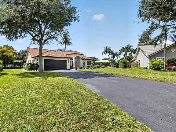 3rd image of 981 SW 126th Way