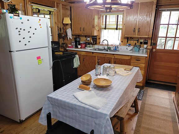 14th image of this home