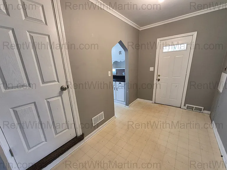 925 Hammond Ave — Photo 5
