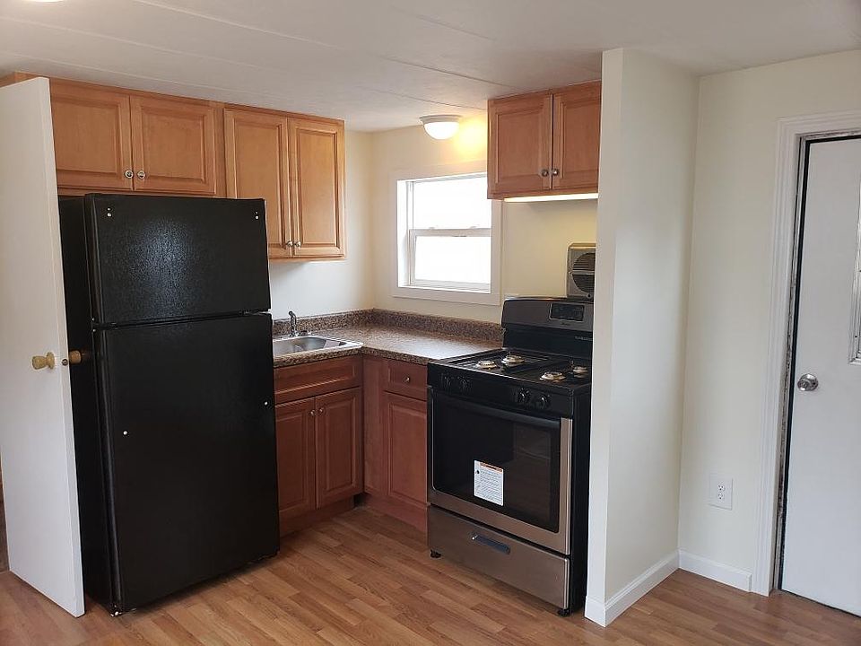 Kitchen (fridge and stove just delivered)!