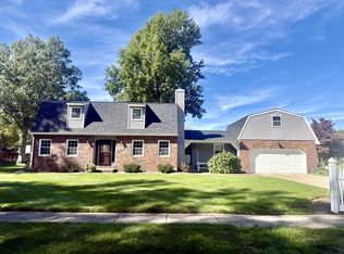 810 Pine Tree Dr, Girard, PA 16417