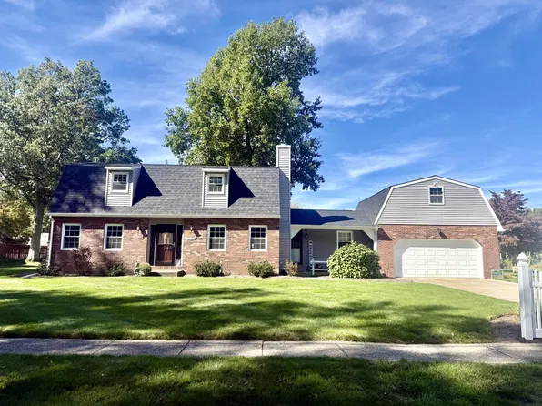 810 Pine Tree Dr, Girard, PA 16417