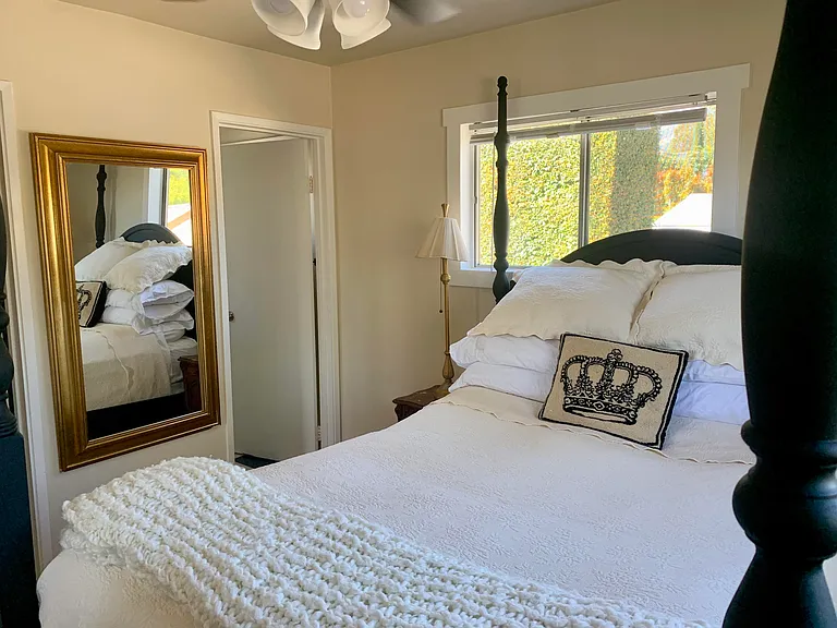 2528 De La Vina St — Photo 13