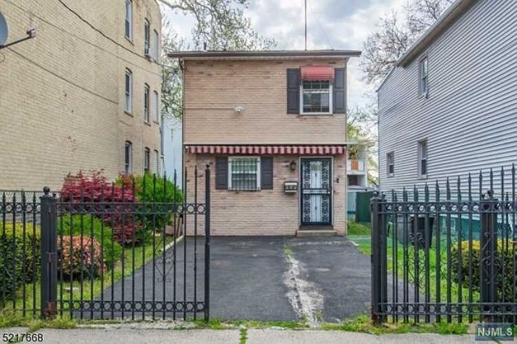 1st image of 292 Ogden St
