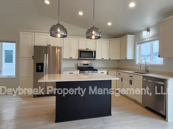 2584 66th Ave S, Fargo, ND 58104