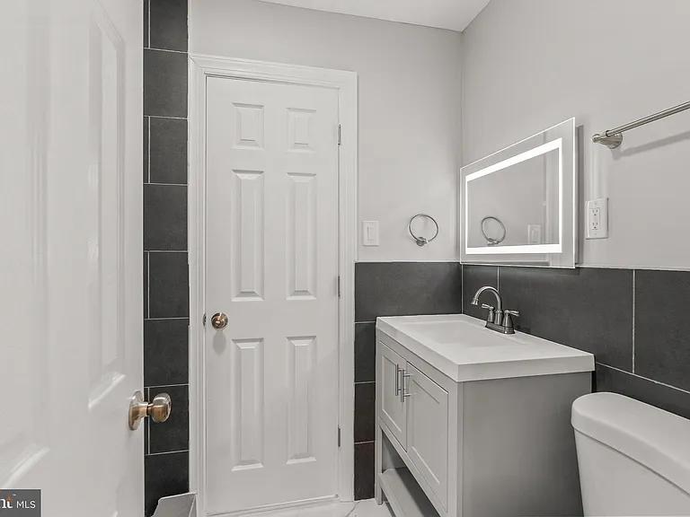 12 Holbrook Ln — Photo 15