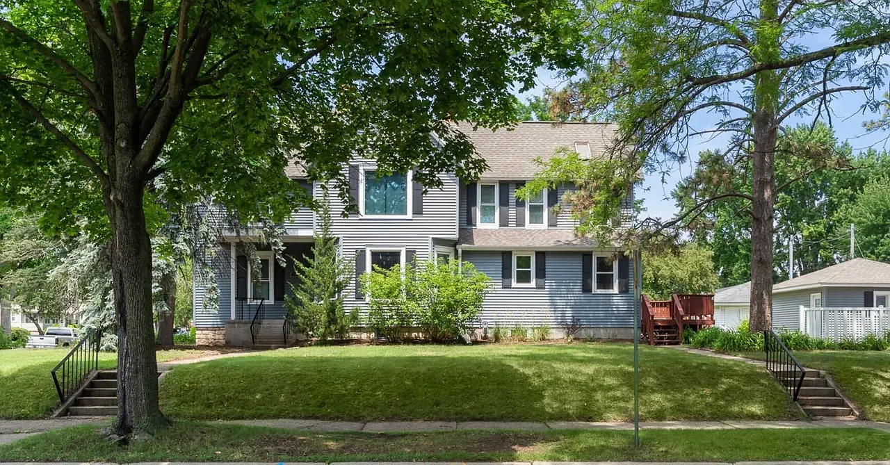 5 bed, 2976 sqft, $3,200 — Photo 1