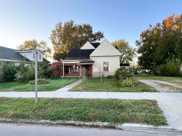 413 W 3rd St, Bicknell, IN 47512
