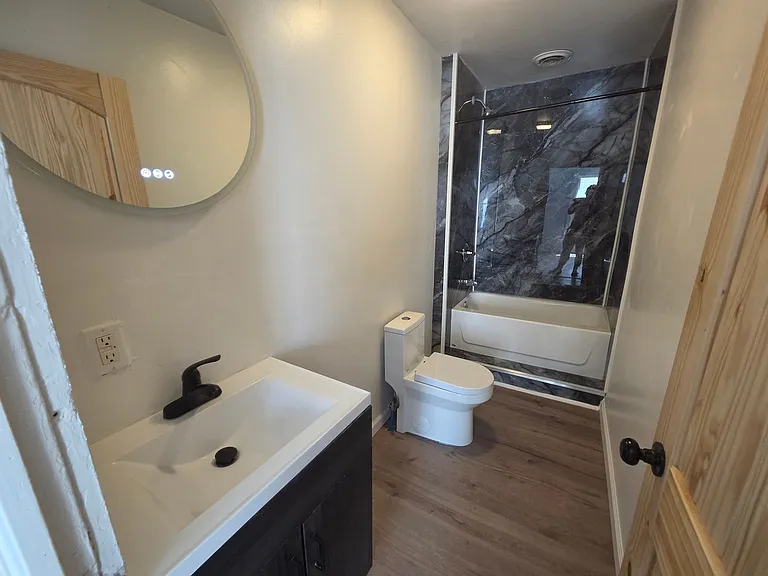 722 E 7th St #2 — Photo 8