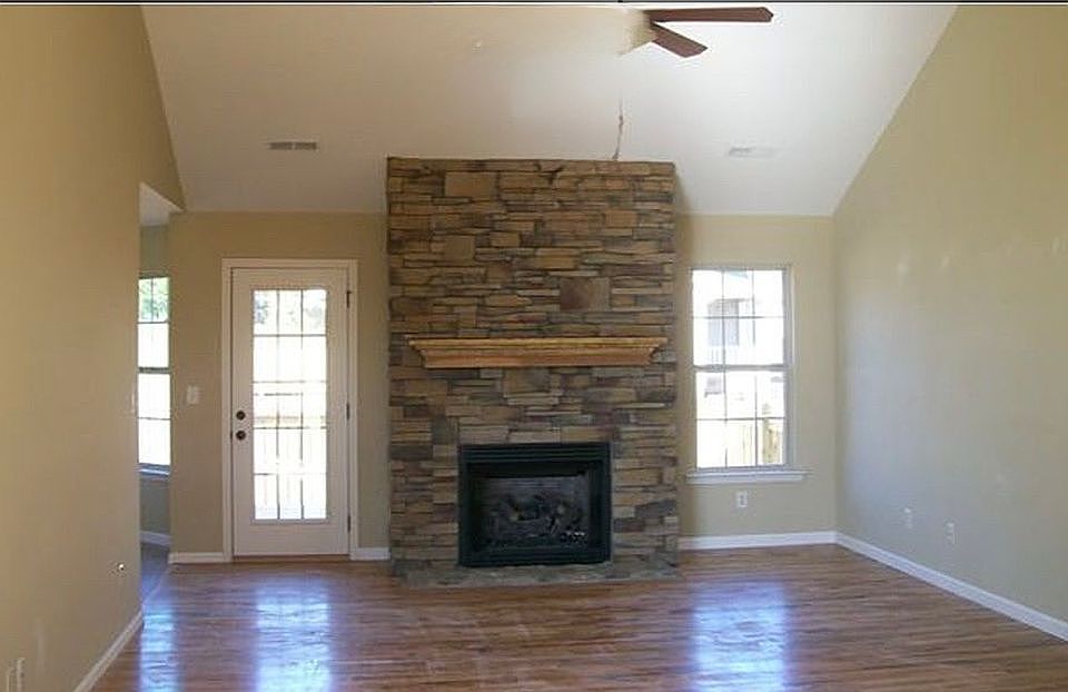 1st image of 512 Abberly Ln
