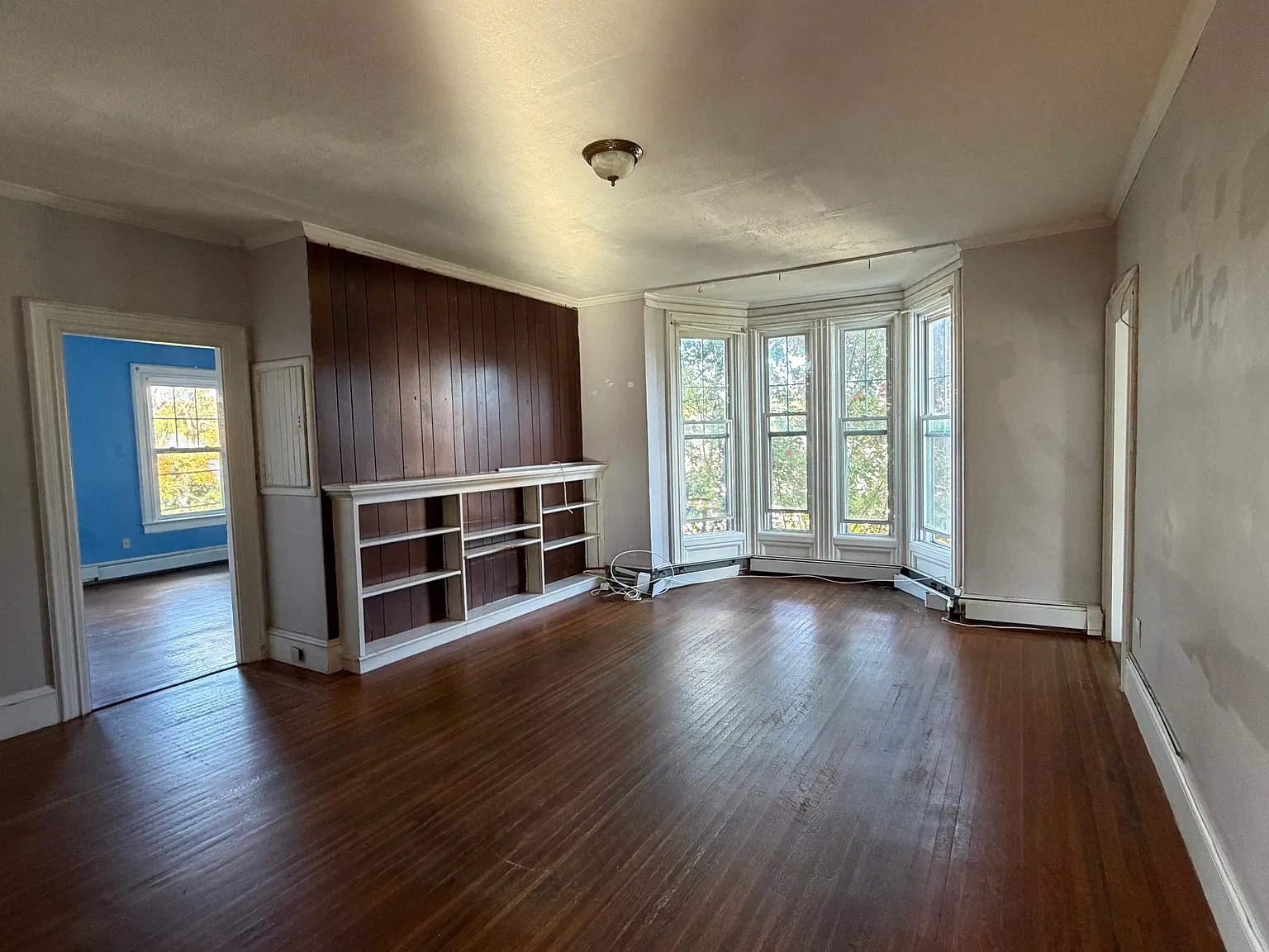 3 bed, 1300 sqft, $1,900 — Photo 2