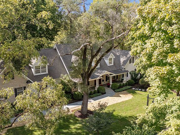 3rd image of 710 Walnut Rd