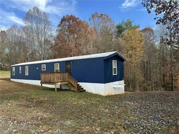 137 Cedar Point Dr, Mount Airy, NC 27030