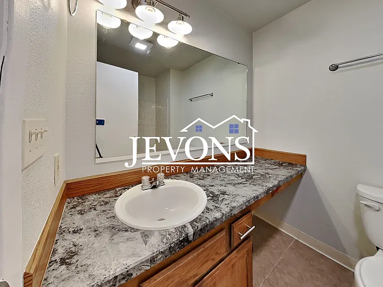 5017 S Orchard St #D — Photo 9