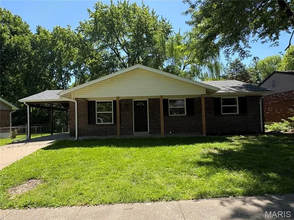 2156 Northernlimits Dr, Florissant, MO 63031