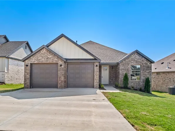 111 N Eagle Mountain St, Prairie Grove, AR 72753
