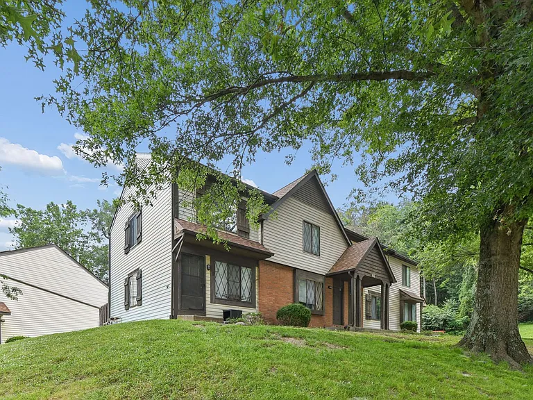 1385 Country Side Dr — Photo 4