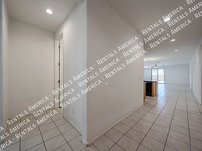 7513 W Illini St — Photo 3