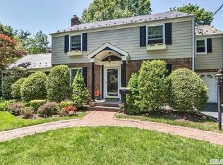 79 High St, East Williston, NY 11596